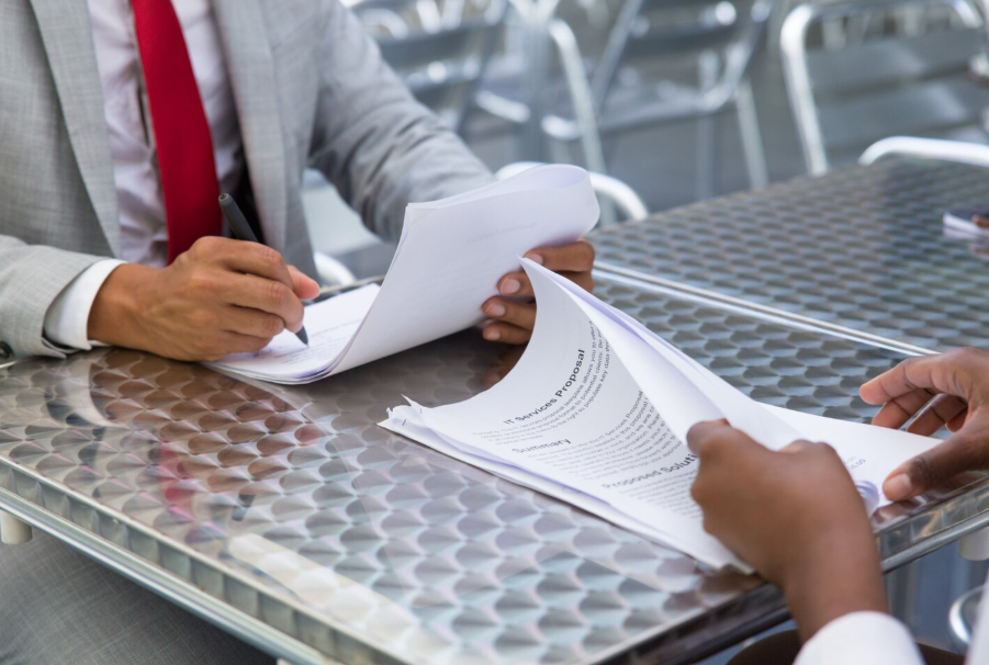 Legal risk analysis related to translation errors in legal papers